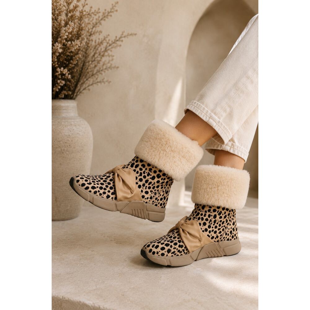 SKECHERS Mark Nason Cow Hair Shearling Leopard Print Pull On Boots Size 6